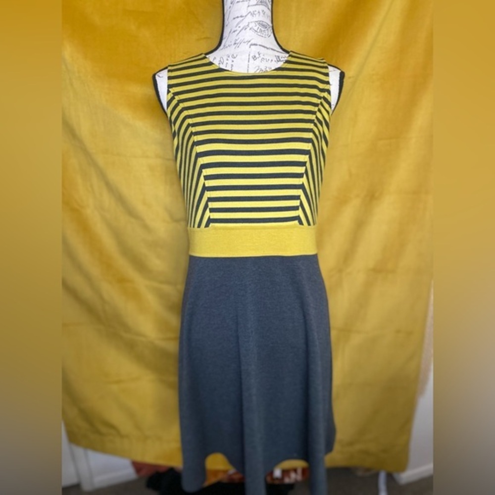 Spense - Grey and Yellow sleeveless striped dress - size 4 - EUC